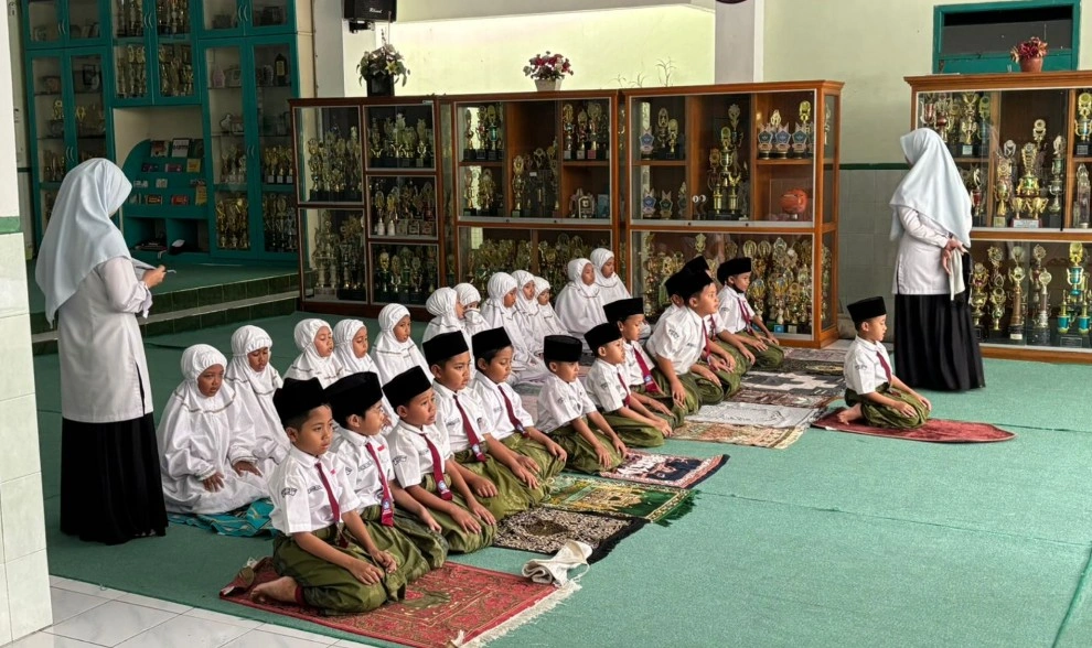 Berita: Meneladani Isra’ Mi’raj melalui Lomba Sholat dan Aksi Peduli