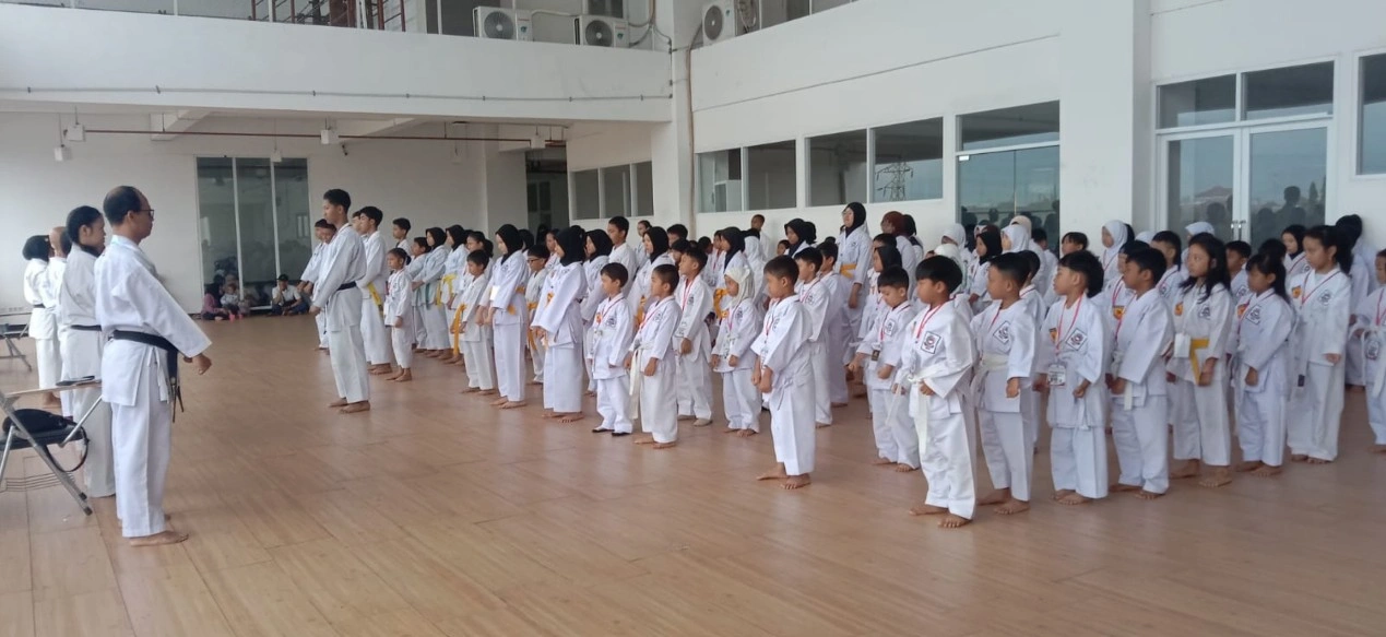 Berita: Cetak Generasi Tangguh, 55 Siswa SD Islam Sabilillah Malang 1 Jalani Ujian Kenaikan Sabuk Karate