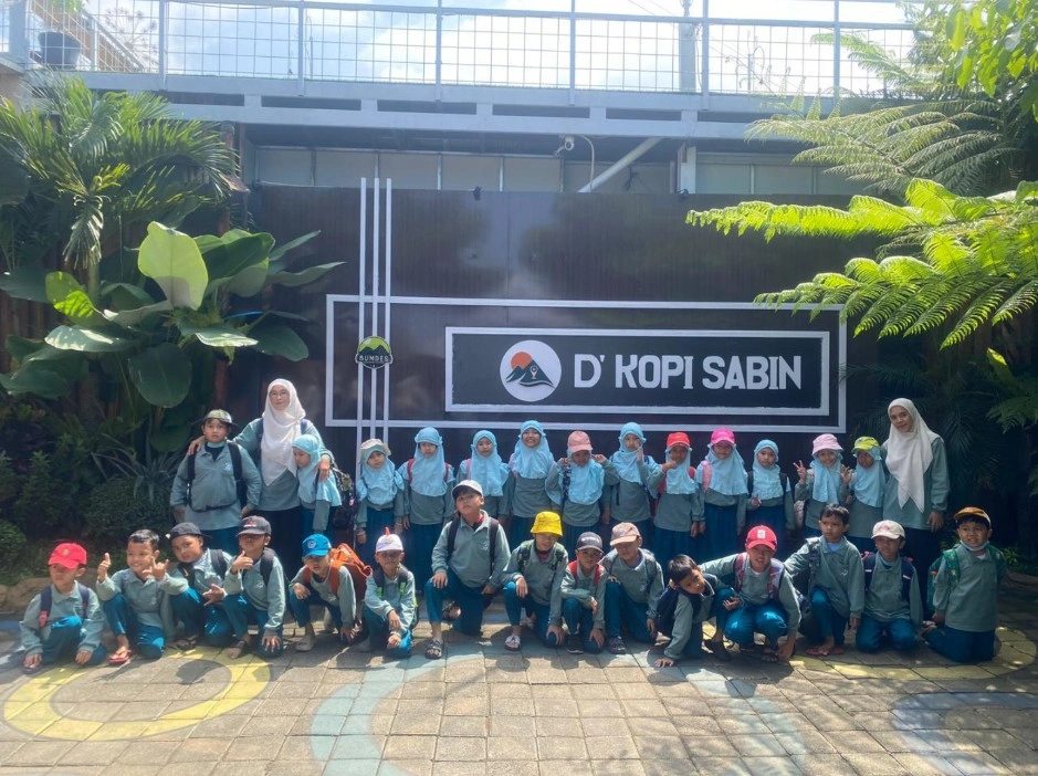 Berita: Asyiknya Belajar tentang Uang dan Cinta Lingkungan di D’Kopi Sabin Batu Malang