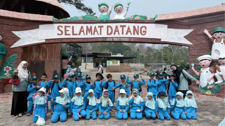 Belajar Sains Sambil Bertualang, Siswa Kelas 1 SDIS 1 Kunjungi Pari Bendo