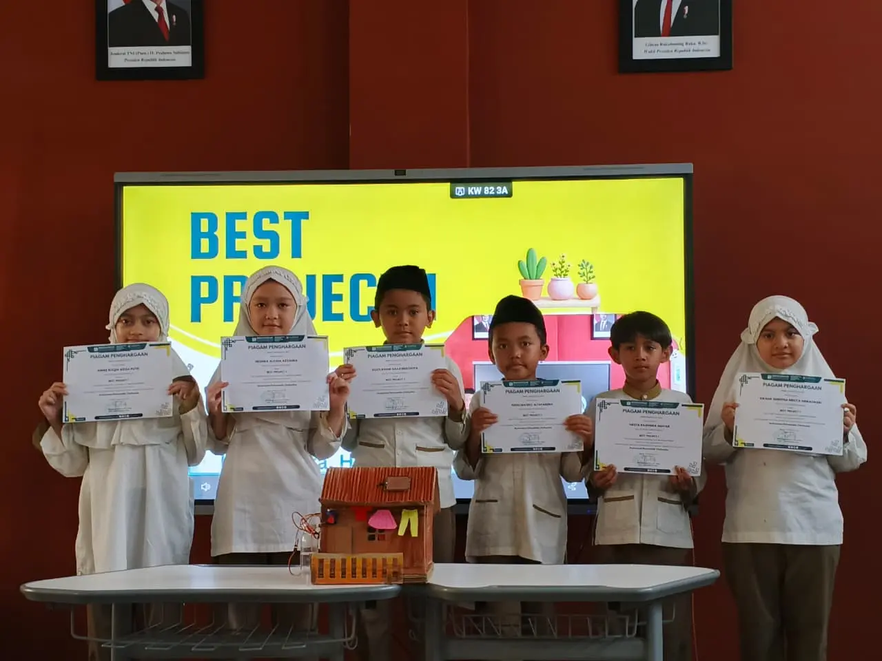 Berita: Wujudkan Inovasi Sejak Dini, Siswa Kelas 2 dan 3 SD Islam Sabilillah Malang 2 Unjuk Karya dalam Assembly My Project