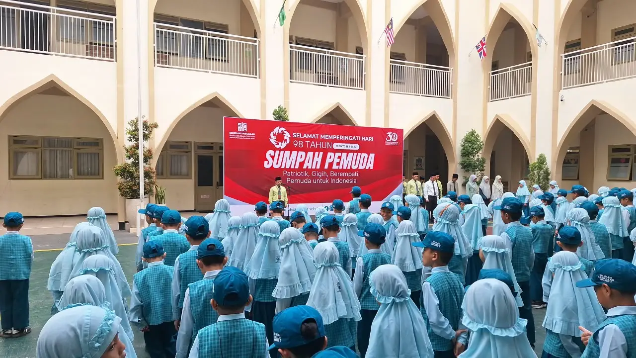 Kobarkan Semangat Kebangsaan, Seluruh Siswa SD Islam Sabilillah Malang 2 Khidmat Ikuti Upacara Hari Sumpah Pemuda