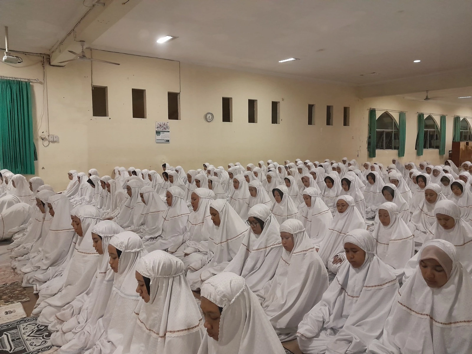 Berita: Buka Puasa Bersama Penuh Makna Bersama Siswa dan Siswi SMP Islam Sabilillah Malang