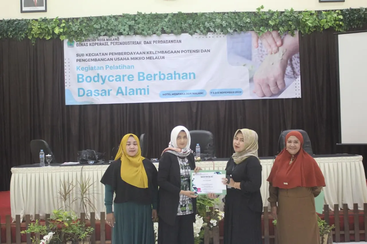 Berita: CEO CV.  Beauty Secret  Adinda Rizky Amelia, SH. Alumni Sekolah Sabilillah  TKIS 1 tahun masuk 1996 tahun keluar 1998